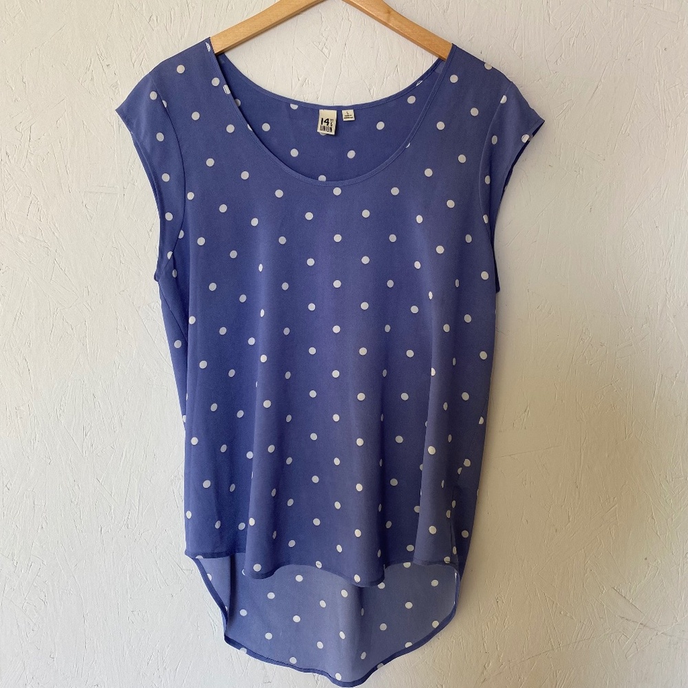 14th & Union blue and white polka dot sleeveless blouse large